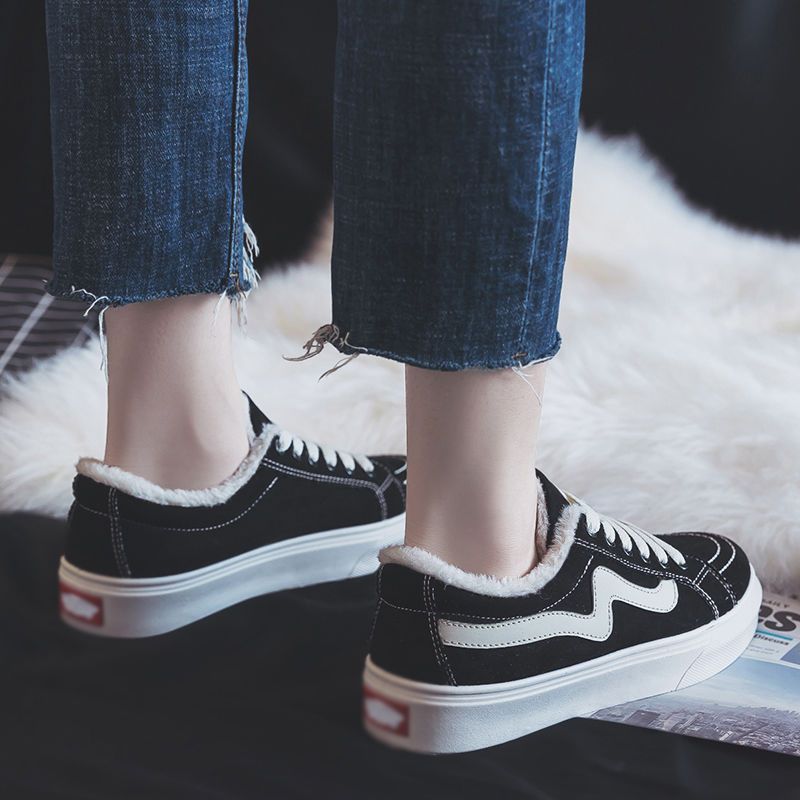 Plush canvas shoes women's shoes Korean version versatile new black cloth shoes casual small white board shoes fashion autumn and winter 2020