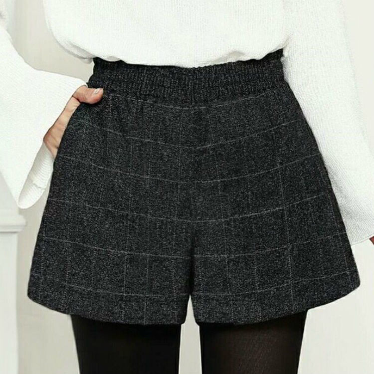 2020 new autumn winter shorts women's high waist Korean version large 200 kg wide leg versatile Plaid boots pants show thin pants