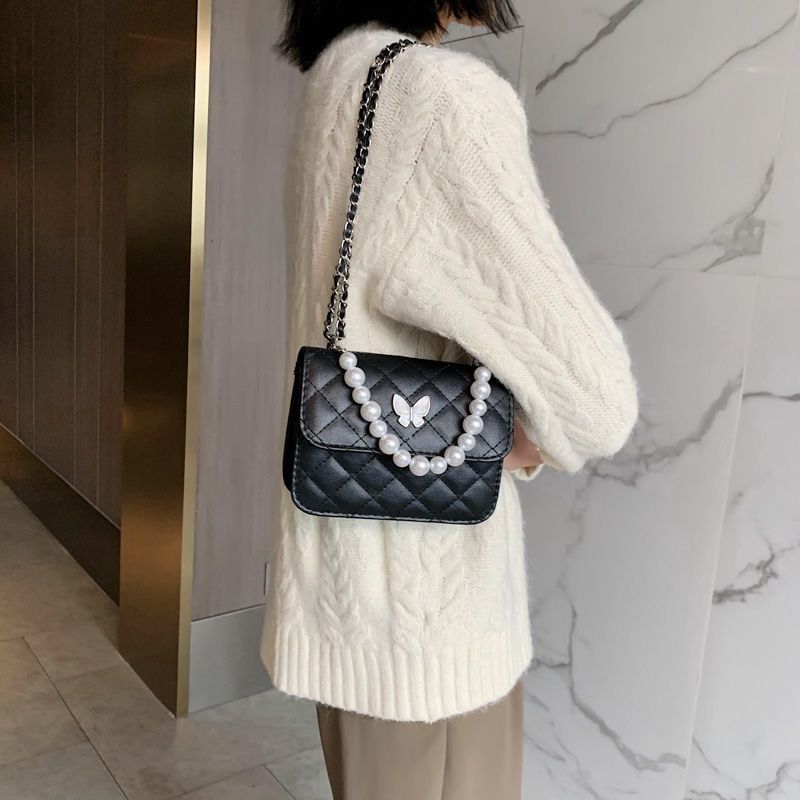 Last New Autumn Popular Texture Pearl Handheld Skew Straddle Small Bag for Women 2021 New Fashionable Style Lingge Bag