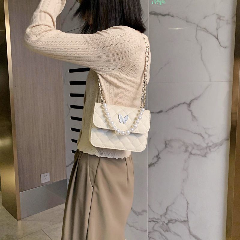 Last New Autumn Popular Texture Pearl Handheld Skew Straddle Small Bag for Women 2021 New Fashionable Style Lingge Bag
