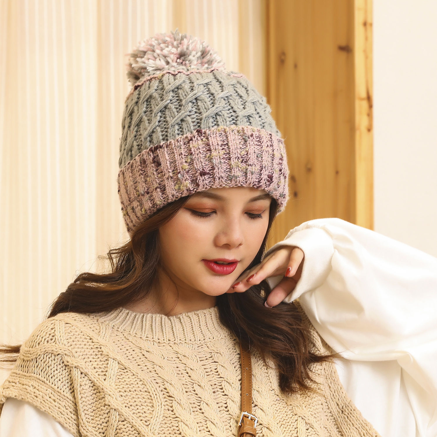 Hat women's winter new knitted woolen hat women's fleece thickening women's warm cycling hat versatile fashion