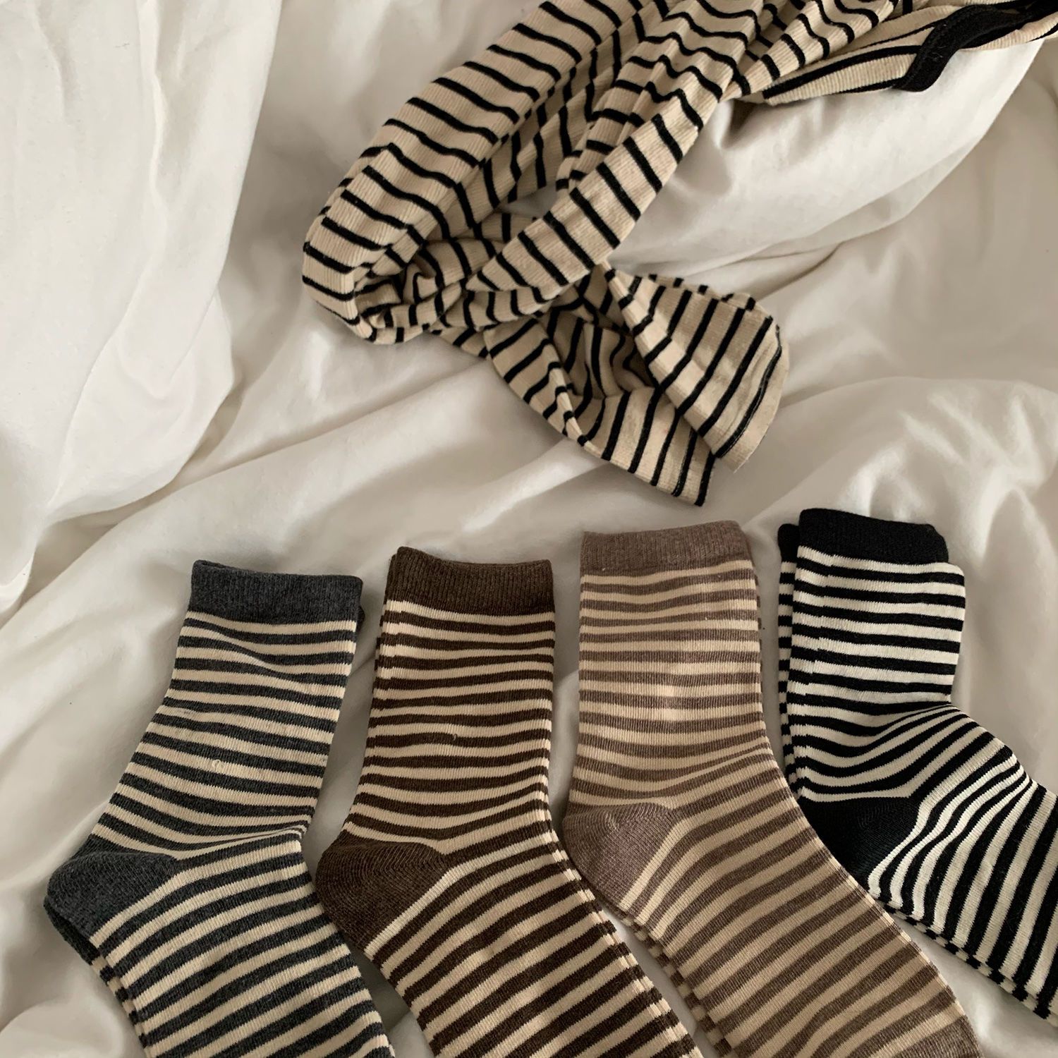 Lillian | Striped socks for women, Korean version, mid-calf, simple ins, cute Japanese style, literary and versatile couple sweat-absorbent cotton socks