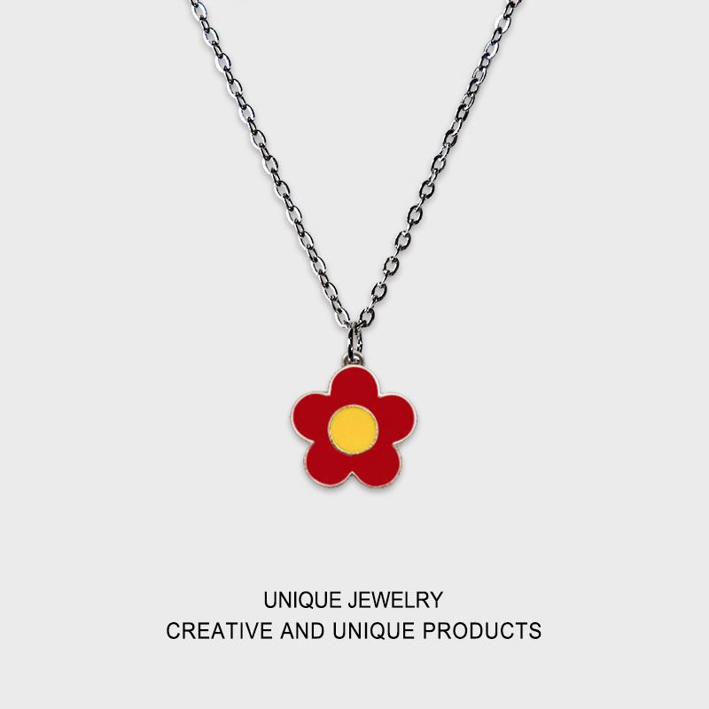 Give you a little red flower necklace, easy to close Qianxi movie, the same pendant, lovely students give girlfriends sweater chain