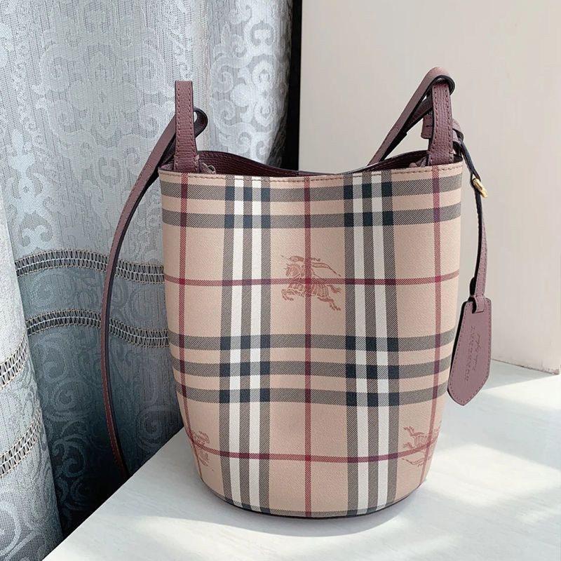 burberry博柏利巴宝莉女包2021新款格纹战马印花水桶包单肩斜挎包