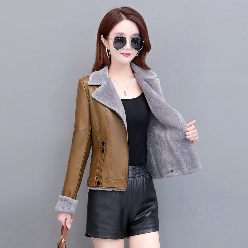 Haining women's short leather jacket  autumn and winter new style plus velvet and thickened fur all-in-one slim slimming western style jacket