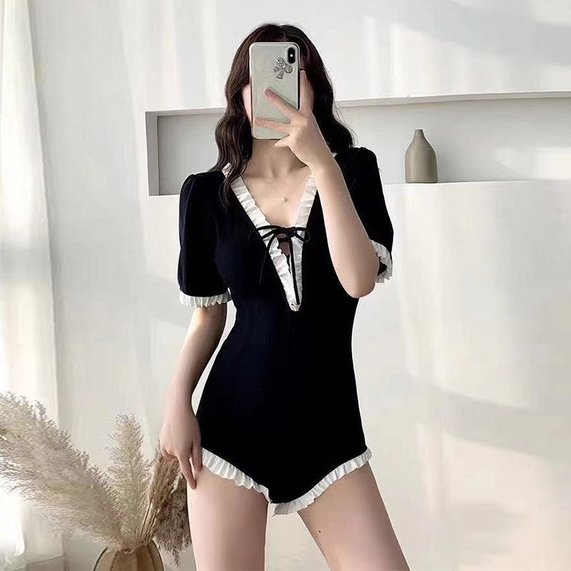 2021 new conservative one-piece swimsuit for women