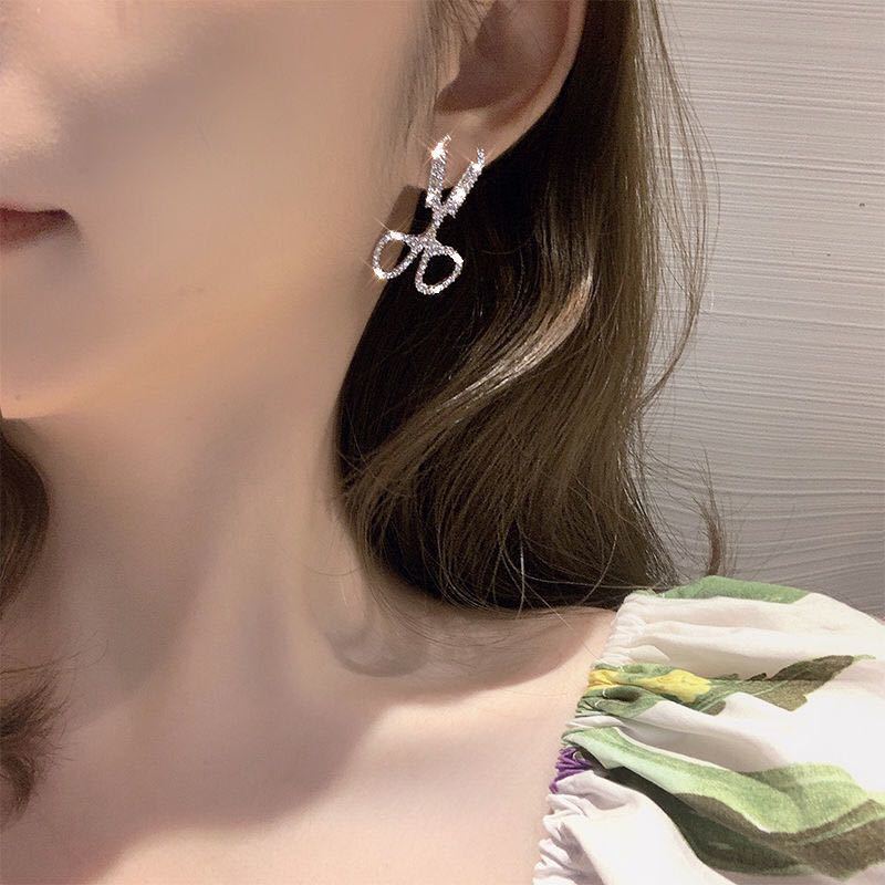 South Korea's new full diamond scissors earrings super flash niche design earrings net red same style temperament versatile trendy earrings women