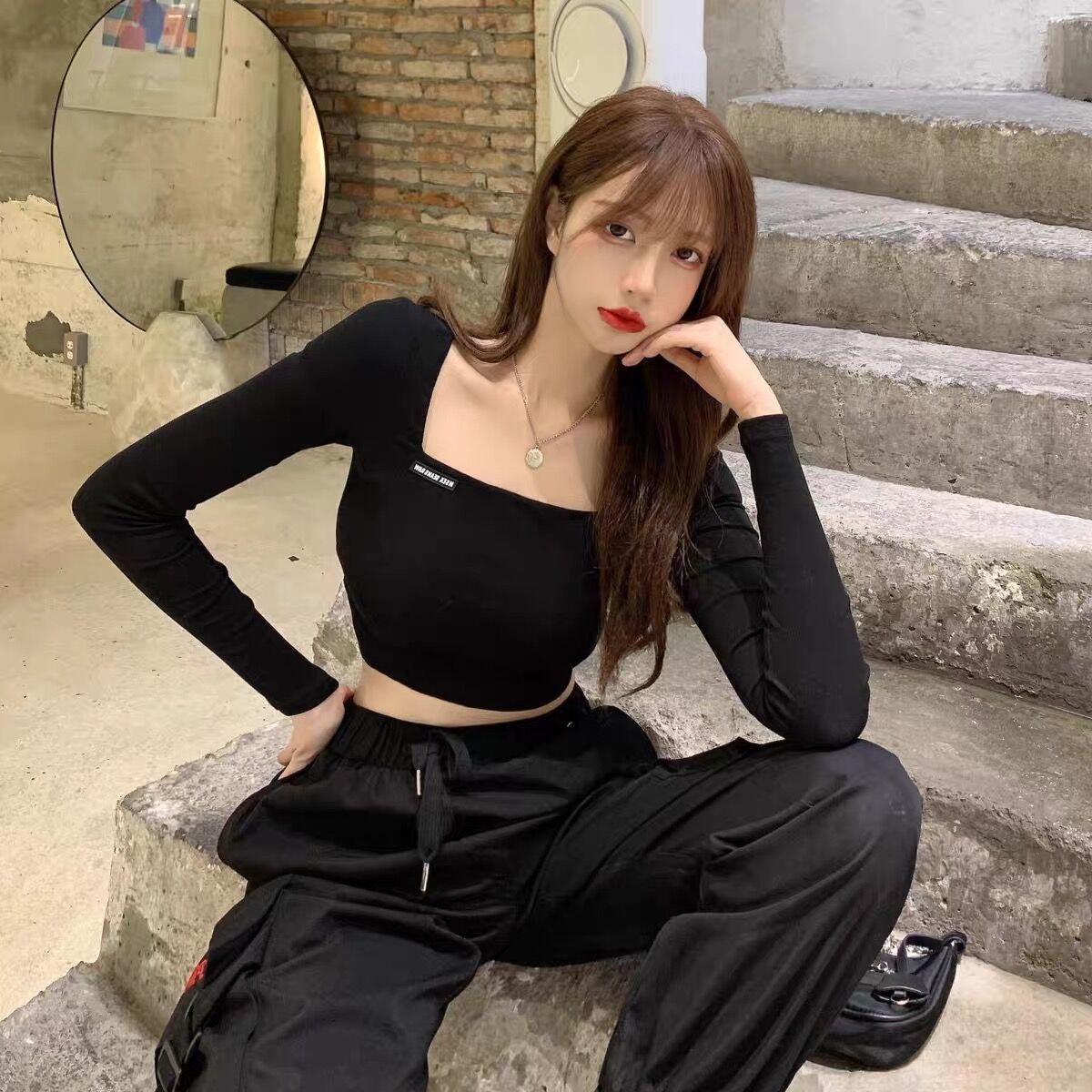 Early spring square collar exposed clavicle top women's design sense short section exposed navel long-sleeved t-shirt autumn and winter tight inner bottoming shirt