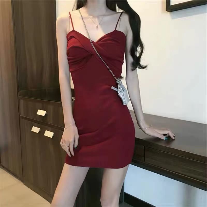 2021 new summer French style Hepburn style small bottom with sexy red suspender dress for women