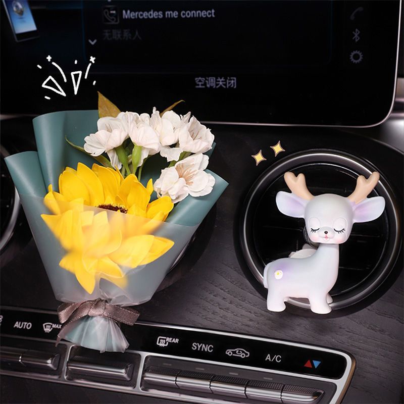 Car perfume cute and creative one deer safe fade air outlet lasting light fragrance aromatherapy decoration car interior decoration supplies