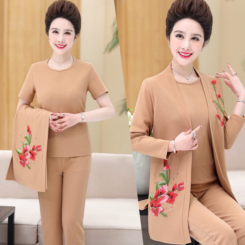 Middle-aged and elderly suit women's spring and autumn three-piece coat autumn loose middle-aged and elderly mother's temperament fashion suit