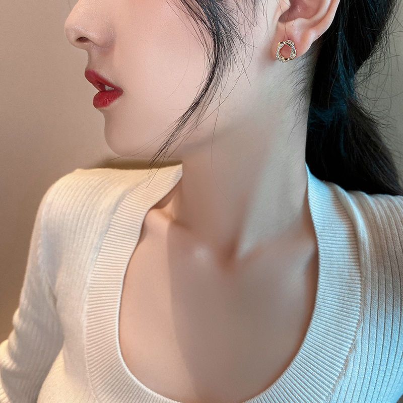Temperament Distorted Cross Earrings Women's 2020 New Fashion 925 Silver Needle Stud Earrings Net Red Small Personalized Ear Jewelry