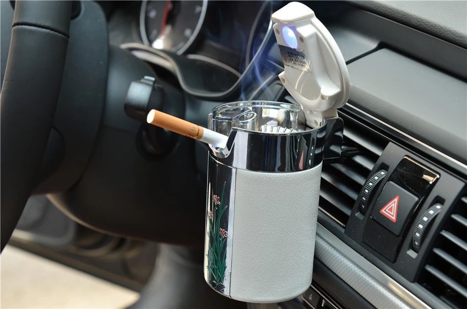 车载汽车烟灰缸创意个性有盖出风口悬挂式车内带盖LED灯车用烟缸
