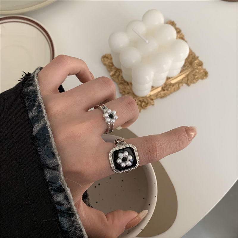 Retro open adjustable ring ins trend versatile French elegant temperament palace flower pearl Hepburn style ring
