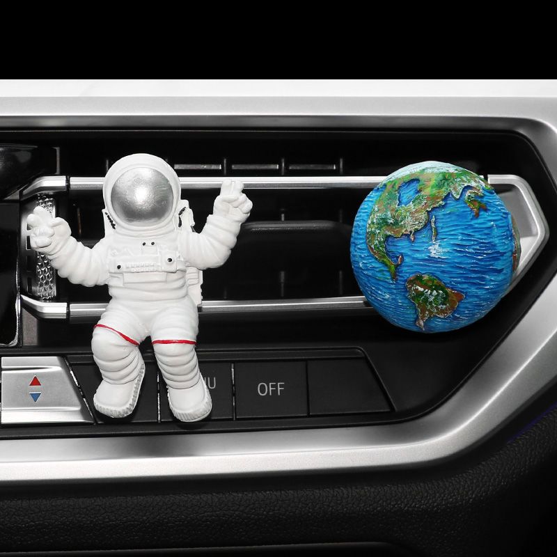 Car Aromatherapy Perfume Car Astronaut Car Interior Accessories Outlet Cartoon Decoration Supplies Astronaut Ornament