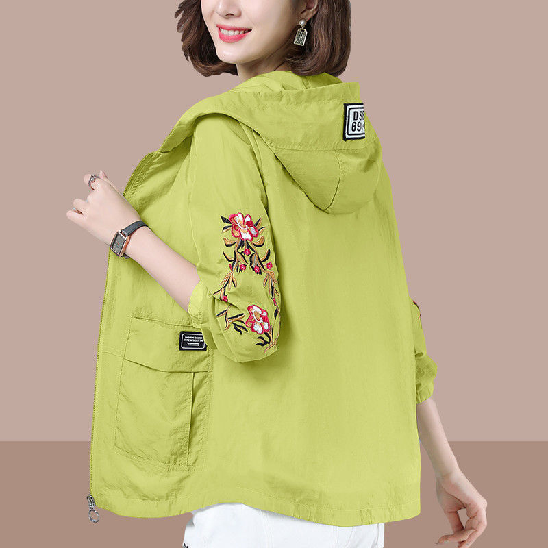 Short coat women's spring thin section 2023 new breathable sunscreen clothing loose middle-aged mother's summer sunscreen shirt