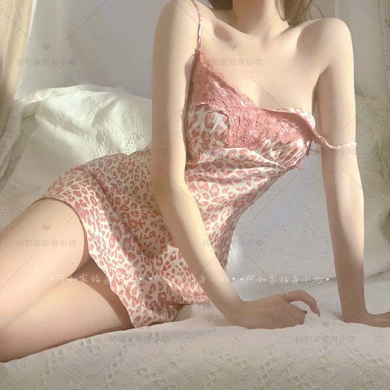 Leopard lace sling nightdress women 2021 new summer thin section ice silk sexy temptation with chest pad small chest gathered