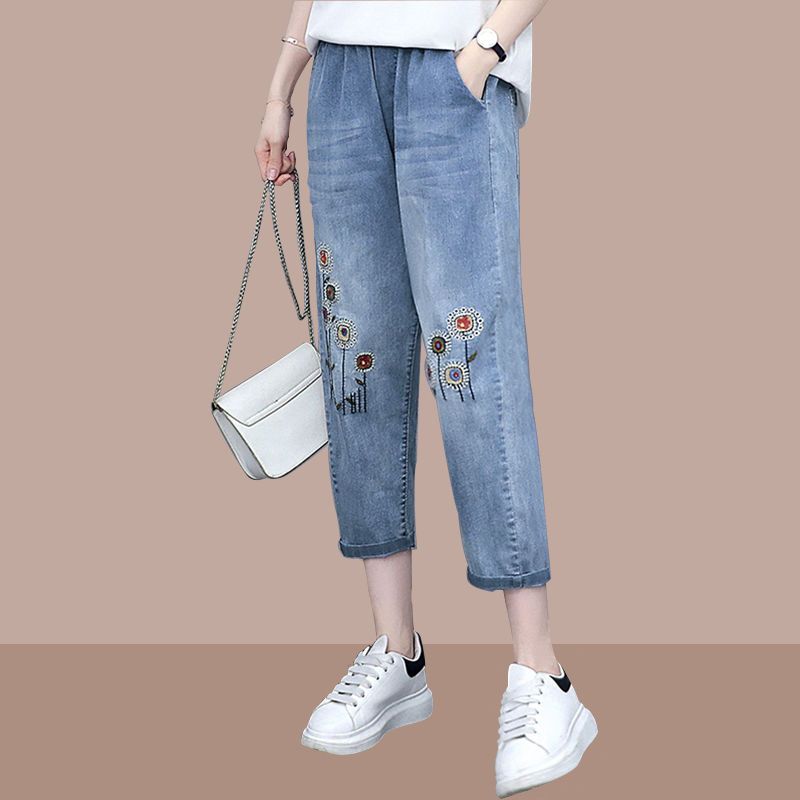 大碼女裝2023夏新款文藝刺繡牛仔九分褲胖mm寬鬆顯瘦鬆緊腰哈倫褲