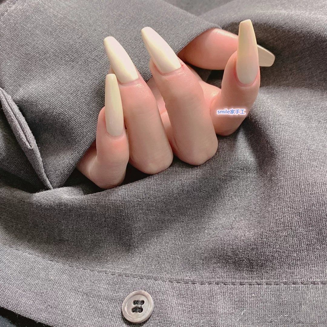 European and American style Xiaohongshu white milky white solid color European and American handmade phototherapy finished manicure nails wearable nails customization