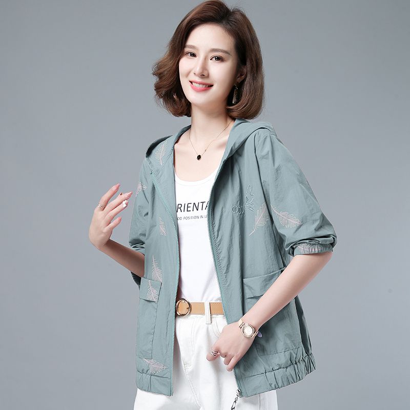 Sunscreen clothing women  new summer thin coat middle-aged mother wear large size long-sleeved hooded western style sunscreen clothing tide