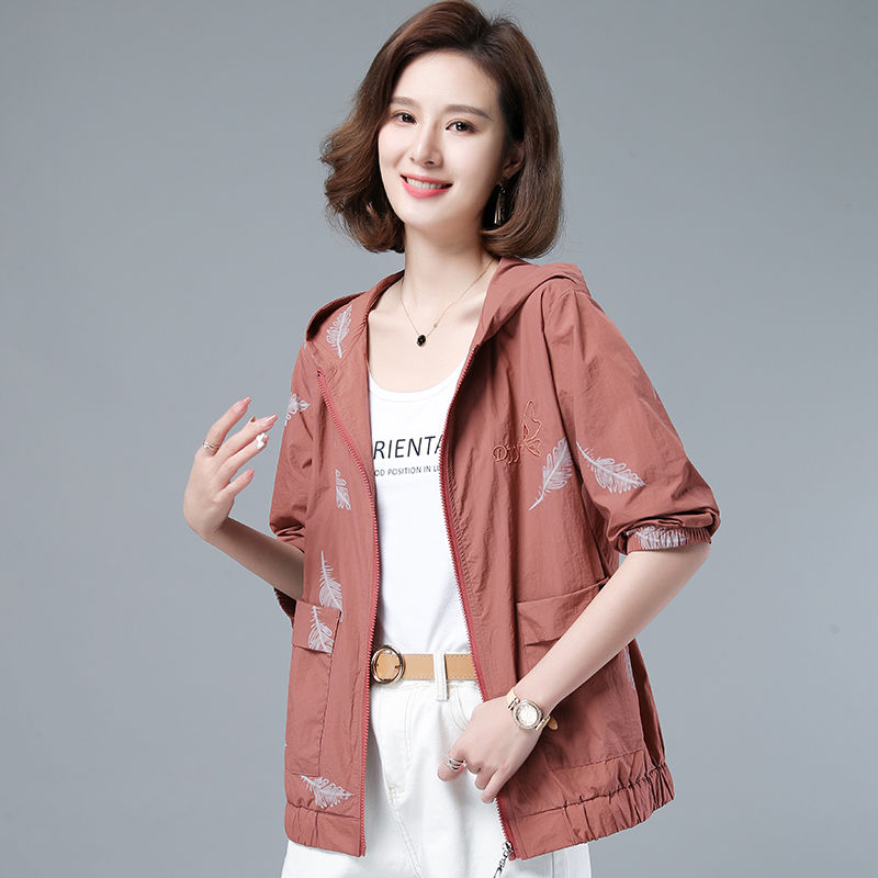 Sunscreen clothing women  new summer thin coat middle-aged mother wear large size long-sleeved hooded western style sunscreen clothing tide