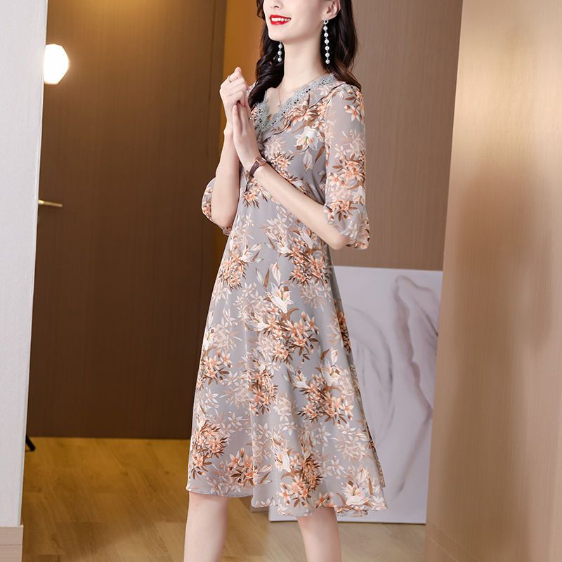 气质今年流行雪纺连衣裙女2021新款春夏季显瘦妈妈碎花薄款长裙子