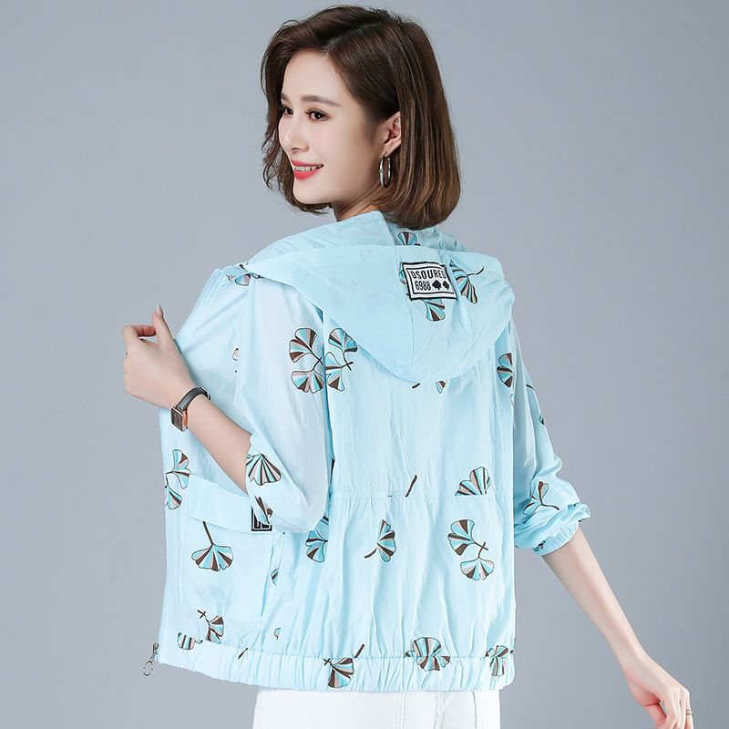Sun protection clothing for middle-aged mothers, thin coats for women, 2023 new hooded long-sleeved loose breathable sun protection clothing trendy