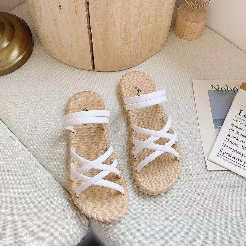 Fashion pop sandals slippers women's summer new wear out fashion flat bottom Rome non slip Beach Women's versatile student