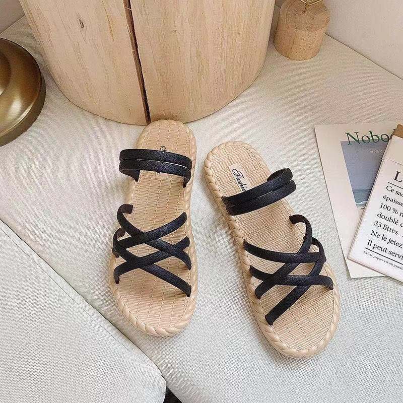 Fashion pop sandals slippers women's summer new wear out fashion flat bottom Rome non slip Beach Women's versatile student