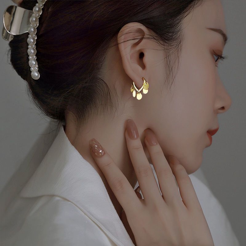 金色亮片耳环2021年新款潮气质小众设计感耳扣高级耳钉精致耳饰女
