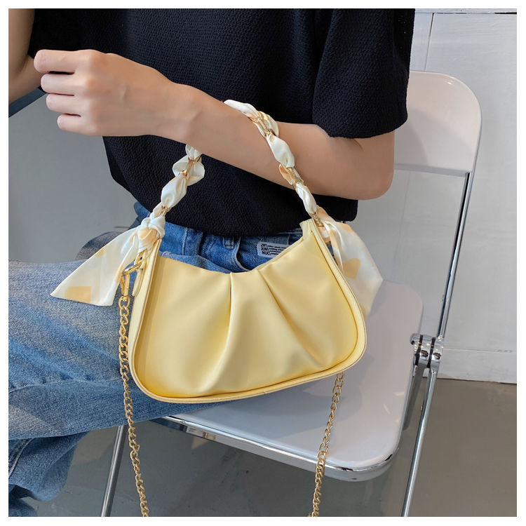 Chain super hot niche white bag female summer 2022 new trendy high-end underarm bag pleated cloud messenger bag