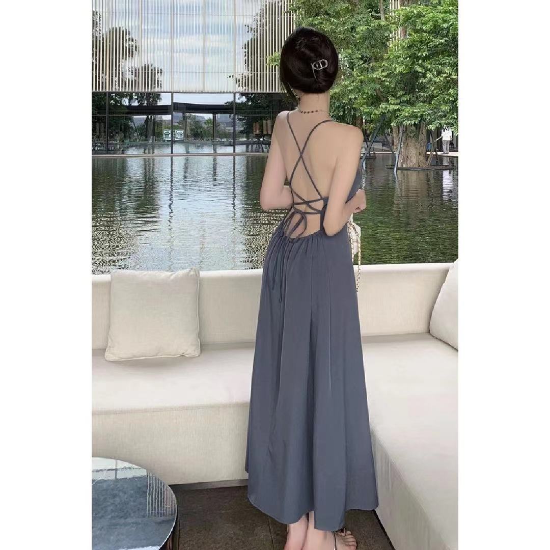 Goddess fan Yujie suit is versatile. Wear long sleeved sunscreen blouses on both sides + sexy backless suspender dress for women