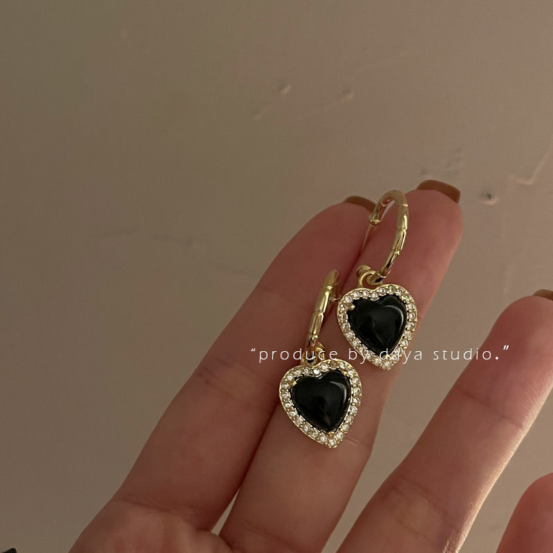 Obsidian exquisite high-end zircon black love earrings French niche design temperament ins metal earrings
