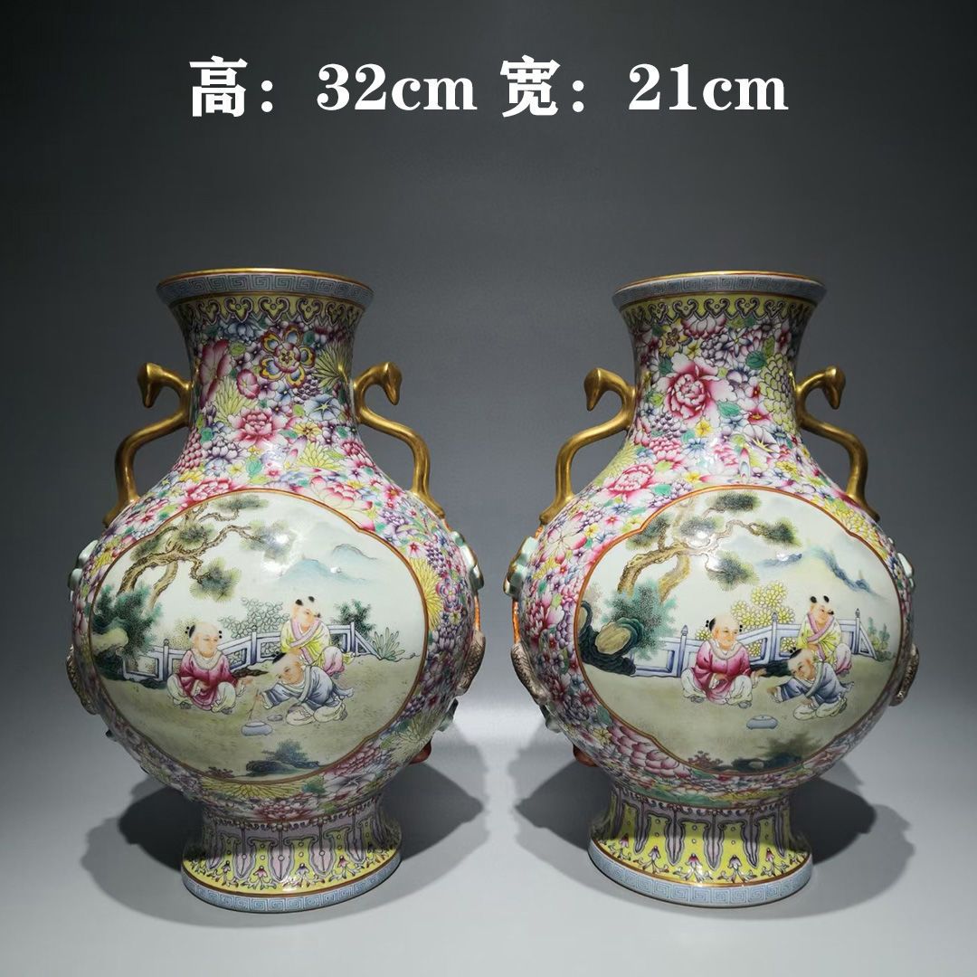 大清乾隆年制珐琅彩万花开窗婴戏纹双如意耳橄榄瓶一对民间收藏品
