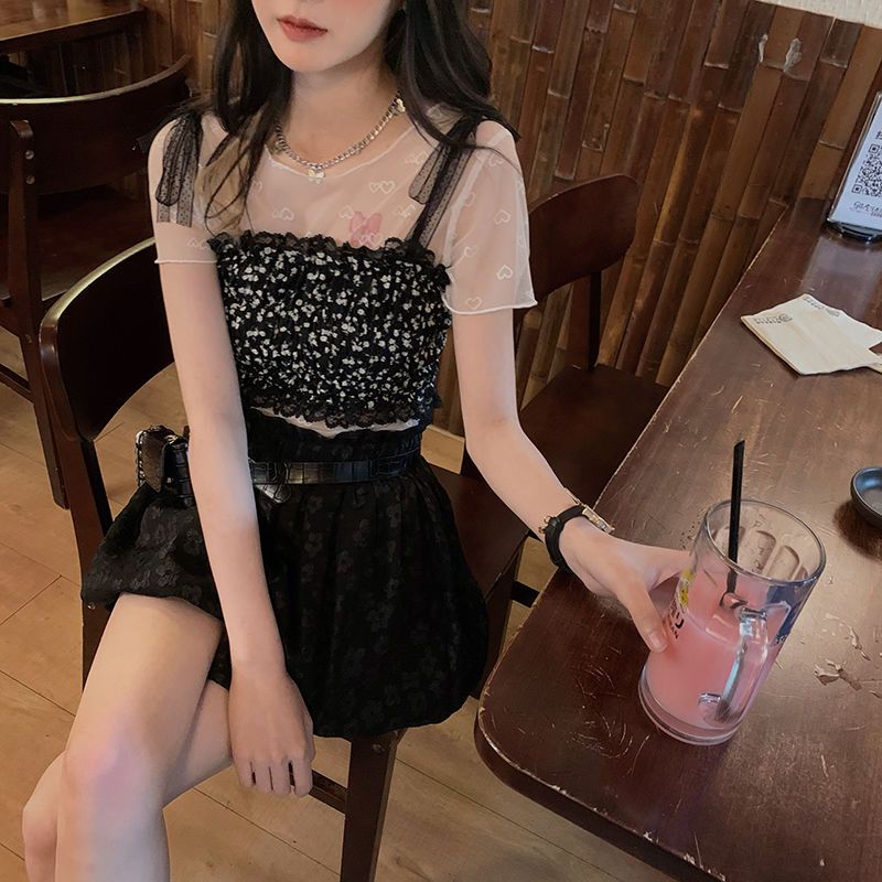甜辣純欲白色短袖蕾絲衫女夏季內搭甜美可愛學生半透套頭網紗小衫