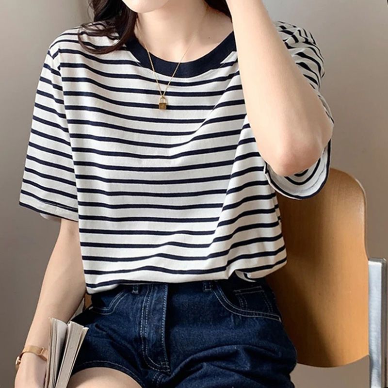Black and white stripe short sleeve T-shirt Hong Kong style design sense of minority half sleeve loose and versatile high-level sense top female summer slim