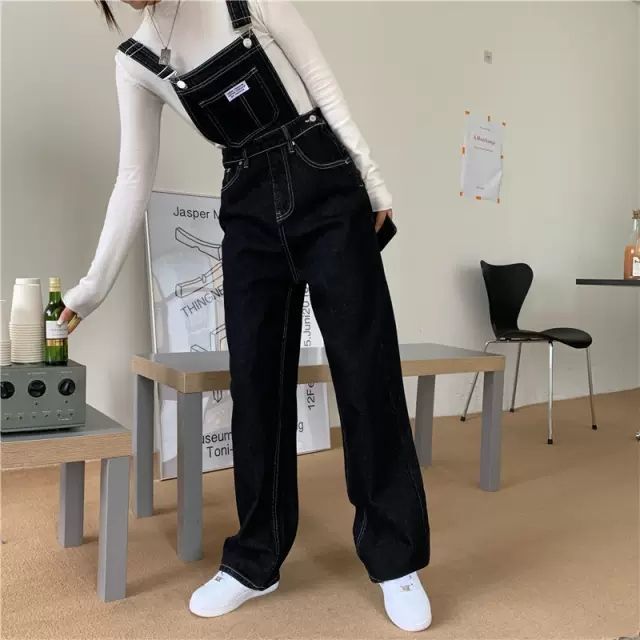 Black Denim suspenders women's 2022 new spring and autumn Korean version loose foreign style age reducing slim salt series wide leg pants