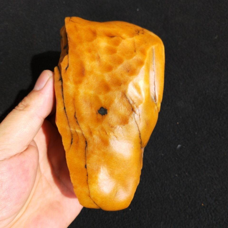 金丝玉精品地表沙漠漆油坨子黄皮黄肉光滑细腻稳定性极好重1230g