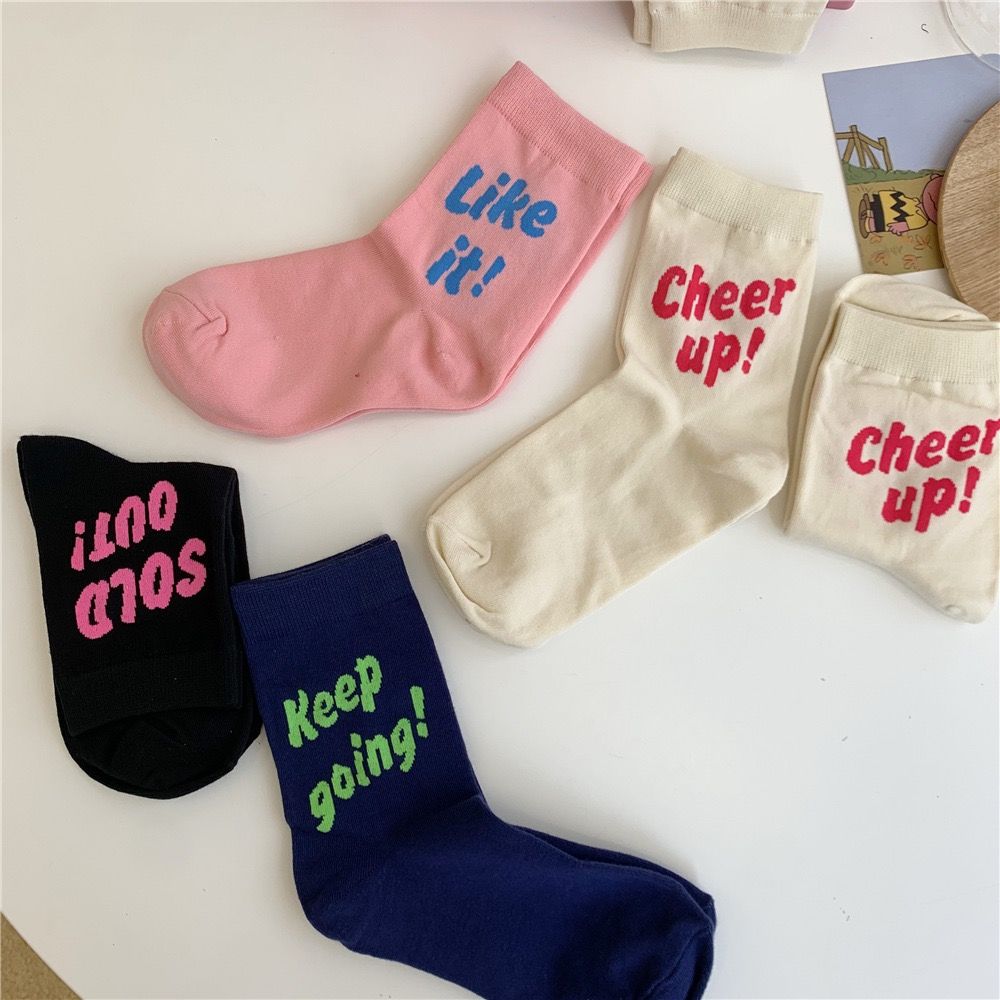 Korean letter medium tube socks, girl's heart socks, children's ins fashion, autumn and winter versatile college wind and Sun Department solid color sports socks