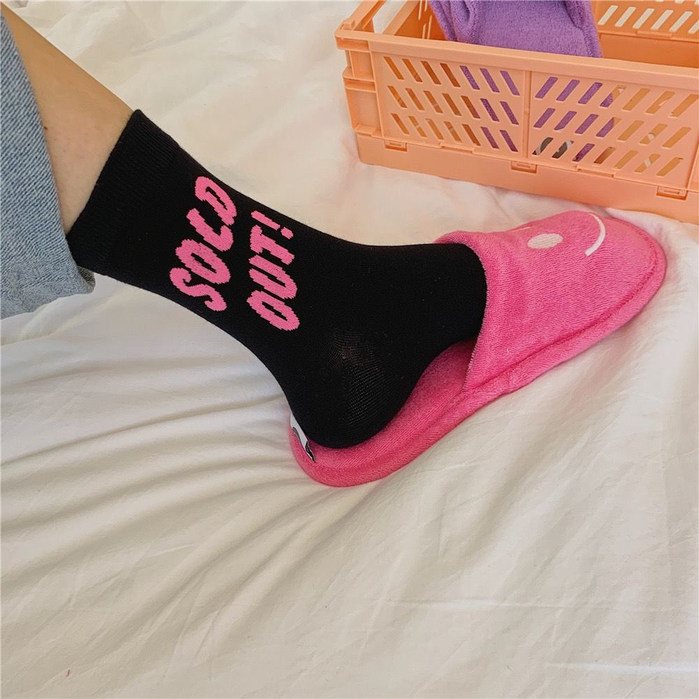 Korean letter medium tube socks, girl's heart socks, children's ins fashion, autumn and winter versatile college wind and Sun Department solid color sports socks