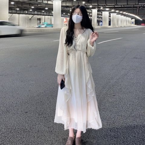 Sling dress female spring and summer 2023 new French first love platycodon fairy skirt design sense niche long skirt