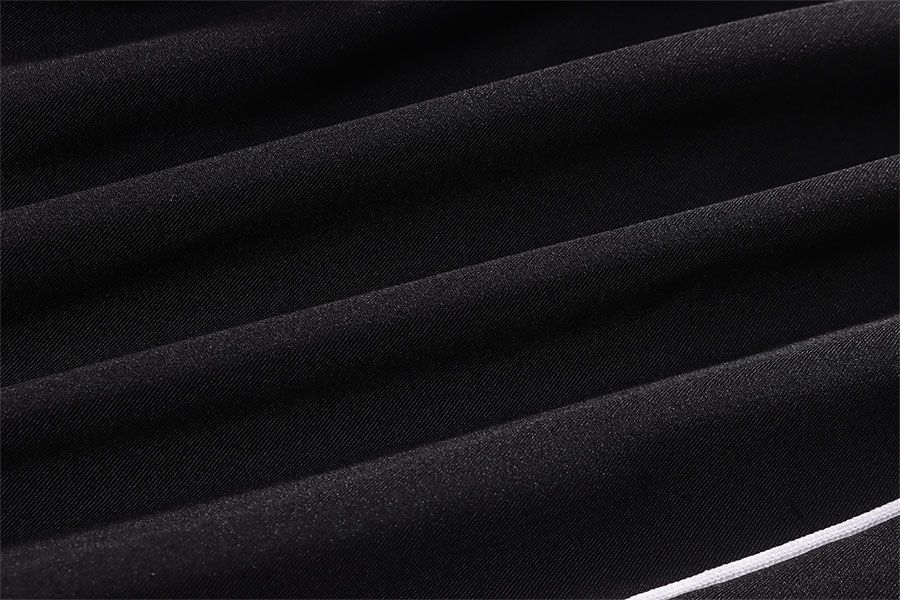 Ins pantaloni sportivi dritti e larghi per coppie, con un senso di caduta e vestibilità ampia. Pantaloni alla moda con coulisse allacciata alle gambe_voghion.com