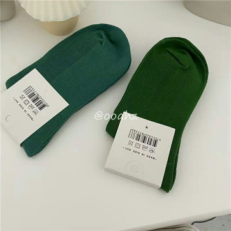 Green socks women's mid-tube Korean version Japanese cute students ins tide all-match dark green stockings autumn and winter piles of socks