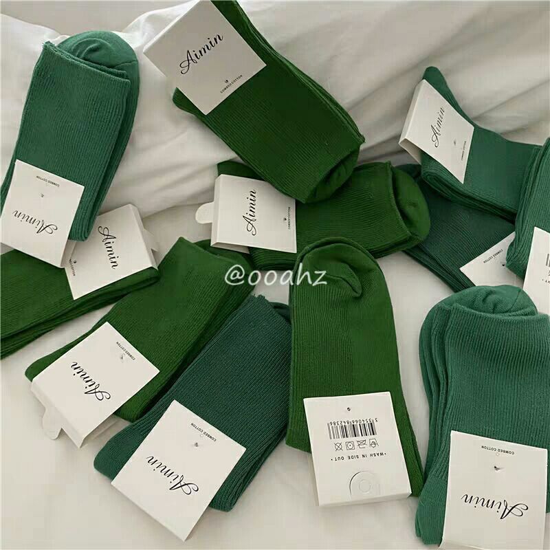 Green socks women's mid-tube Korean version Japanese cute students ins tide all-match dark green stockings autumn and winter piles of socks