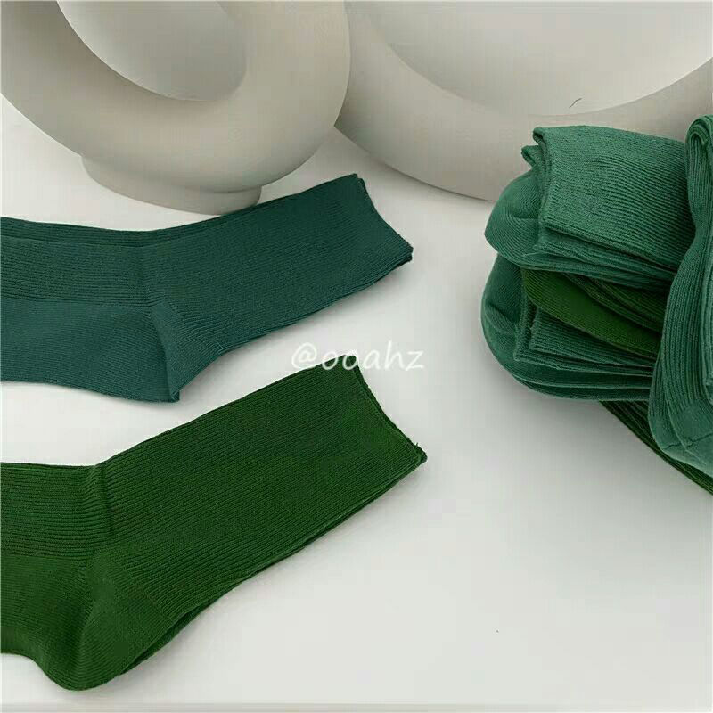 Green socks women's mid-tube Korean version Japanese cute students ins tide all-match dark green stockings autumn and winter piles of socks