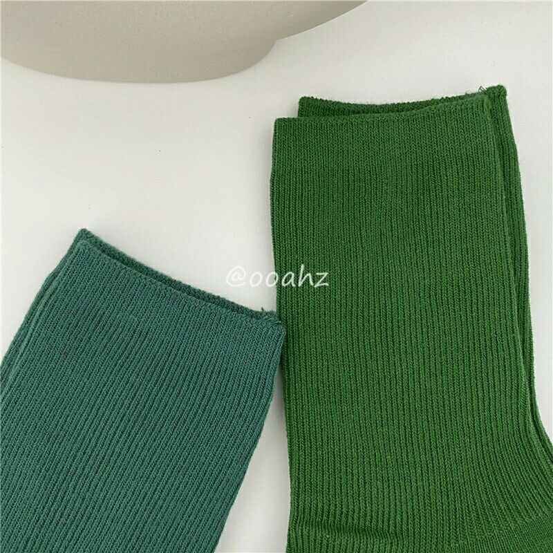 Green socks women's mid-tube Korean version Japanese cute students ins tide all-match dark green stockings autumn and winter piles of socks