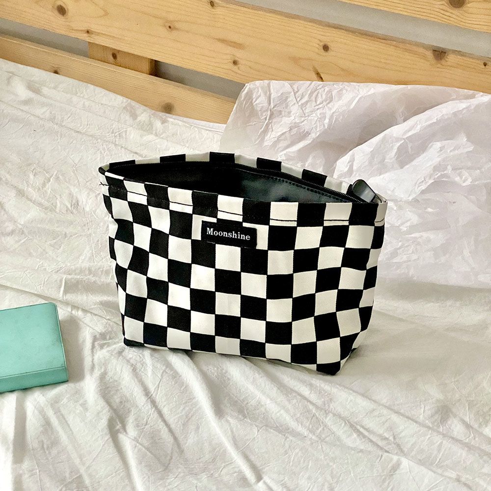 Korean version of high-end black and white plaid cosmetic bag large-capacity water milk storage bag portable all-match checkerboard wash bag