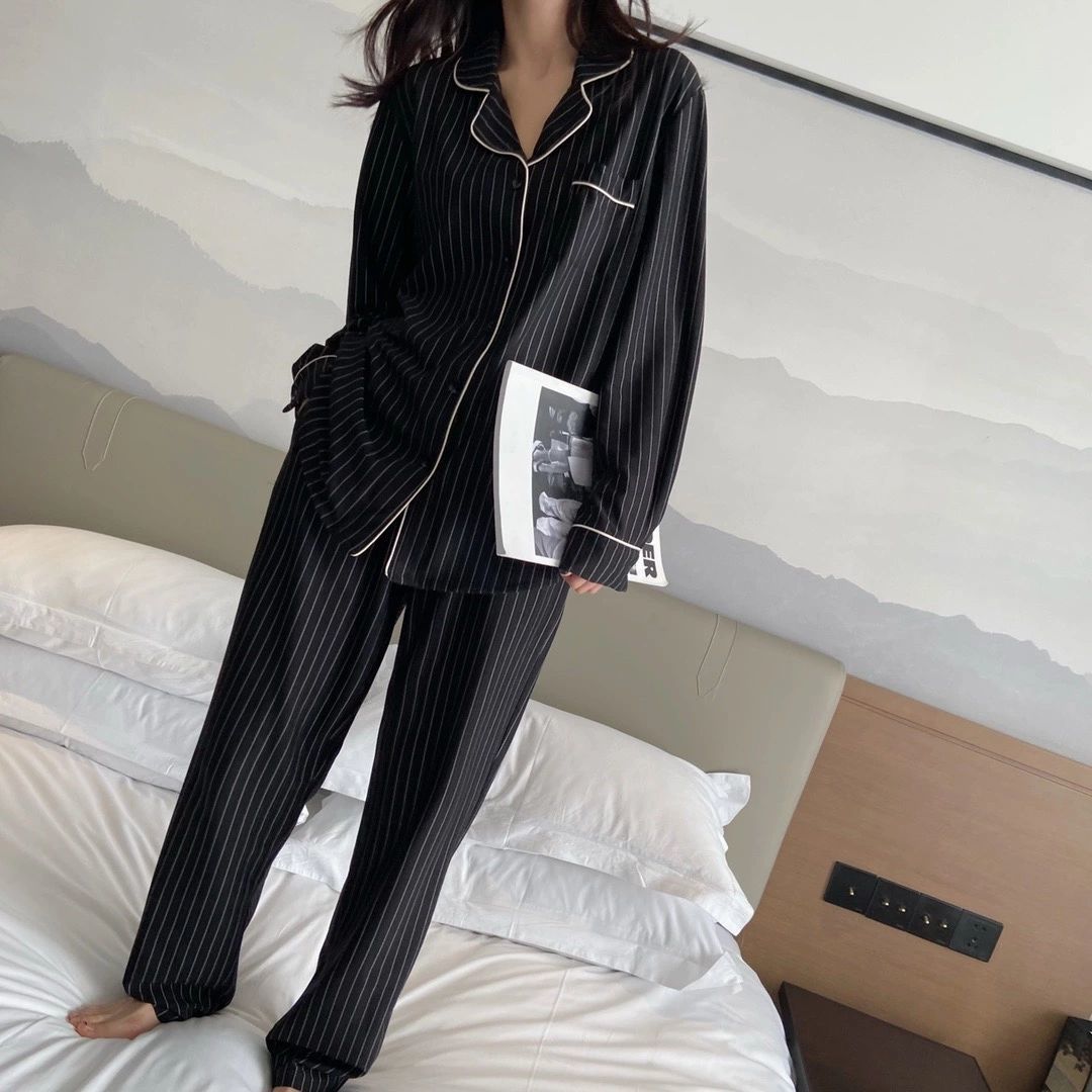 Internet celebrity with the same style of high-end custom Roman striped couple pajamas autumn and winter new simple and loose two-piece home service