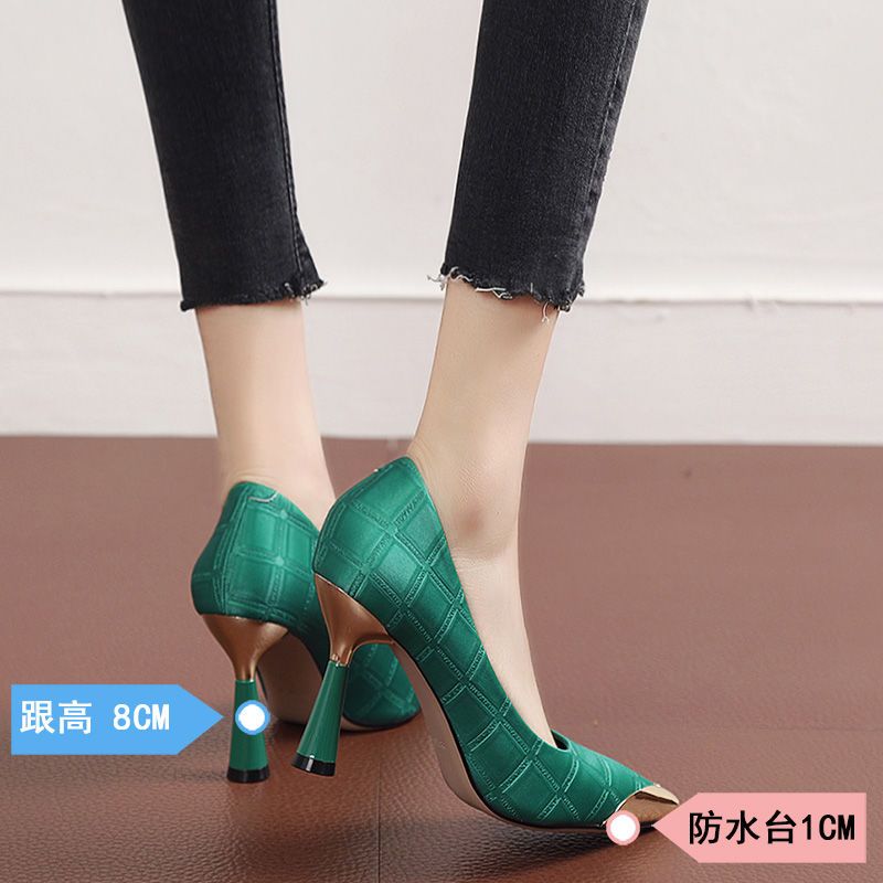 韩版2023新款法式少女金属尖头细跟浅口单鞋显瘦高跟鞋绿色晚晚鞋