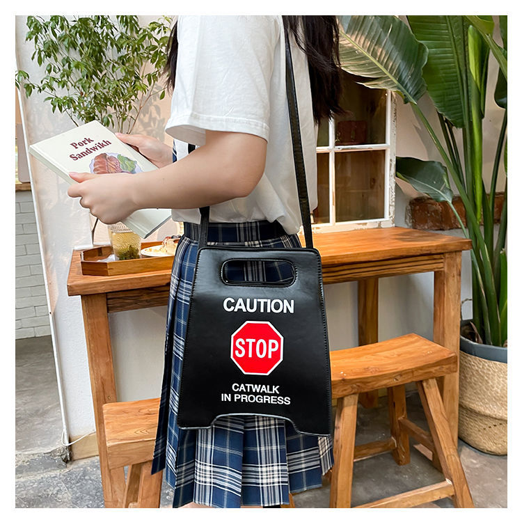 PU nouveau signe de stationnement personnalisé amusant créatif interdit de conduite mode fille sac à bandoulière marée_voghion.com